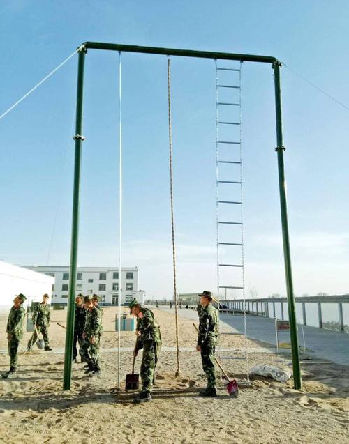 作用通过400米障碍是传统军事体育训练项目之一,也是体能训练中的重要